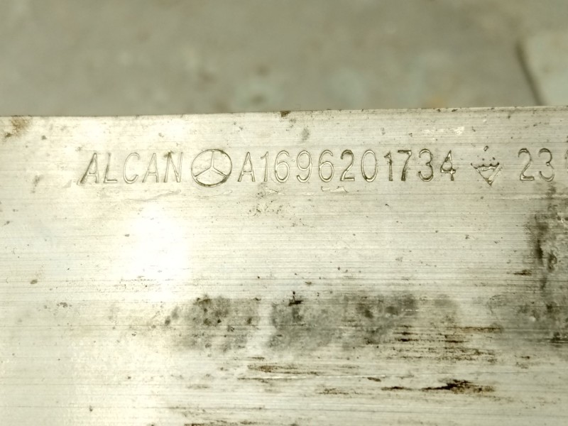 Recambio de refuerzo paragolpes delantero para mercedes-benz clase b (w245) 2.0 cat referencia OEM IAM A1696201734  