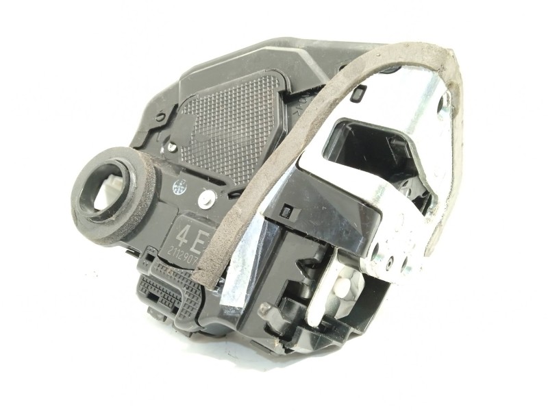 Recambio de cerradura puerta trasera derecha para lexus ct 200h referencia OEM IAM 6905033131  