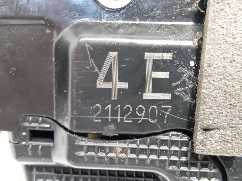 Recambio de cerradura puerta trasera derecha para lexus ct 200h referencia OEM IAM 6905033131  