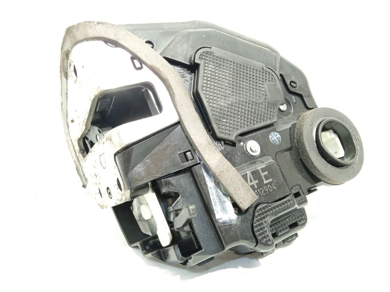 Recambio de cerradura puerta trasera izquierda para lexus ct 200h referencia OEM IAM 6906033131  
