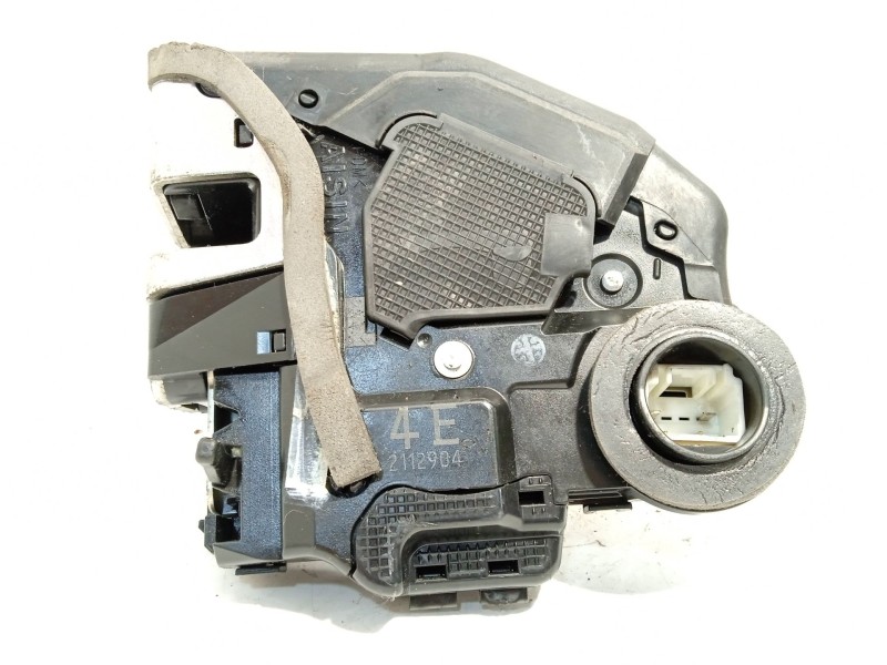 Recambio de cerradura puerta trasera izquierda para lexus ct 200h referencia OEM IAM 6906033131  
