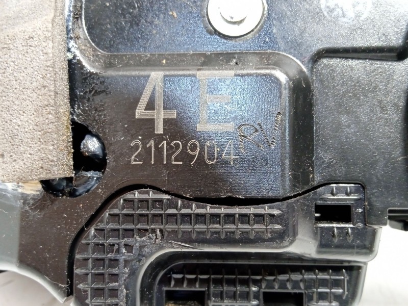 Recambio de cerradura puerta trasera izquierda para lexus ct 200h referencia OEM IAM 6906033131  