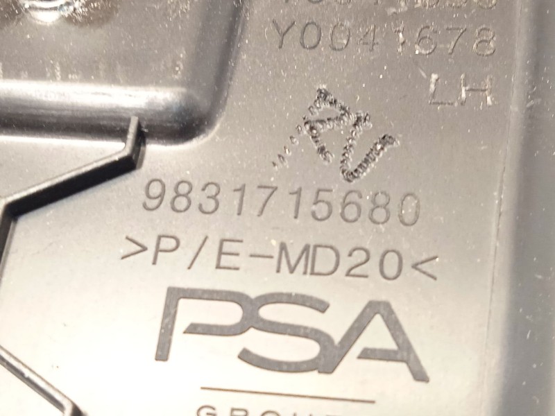 Recambio de guantera para citroën c4 iii 1.2 puretech referencia OEM IAM 9831715680 98317156ZD 