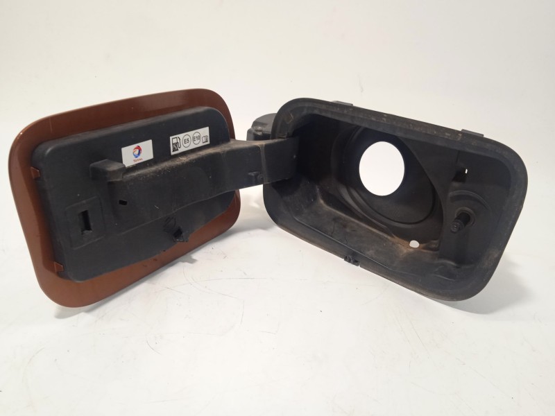 Recambio de tapa exterior combustible para citroën c4 iii 1.2 puretech referencia OEM IAM 983118931T 9830612080 