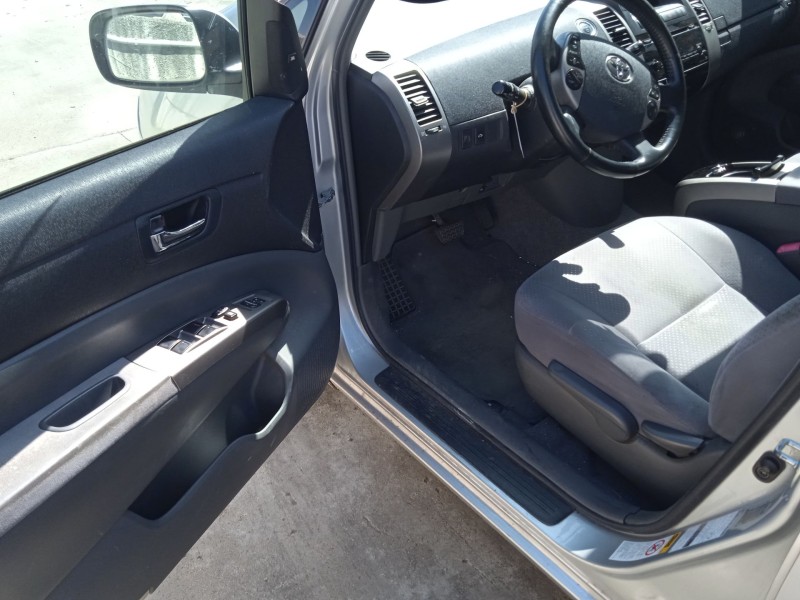 toyota prius liftback (_w2_) del año 2006