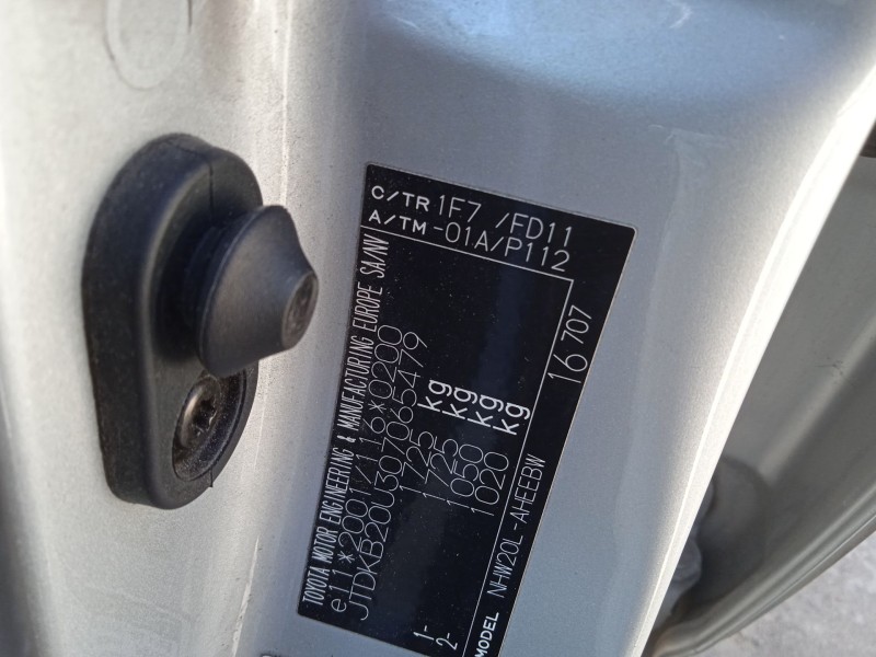 toyota prius liftback (_w2_) del año 2006