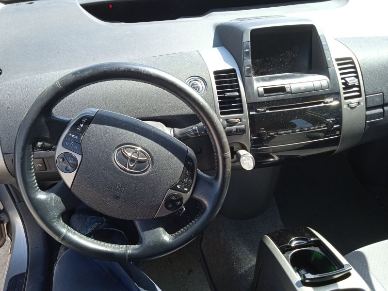 toyota prius liftback (_w2_) del año 2006