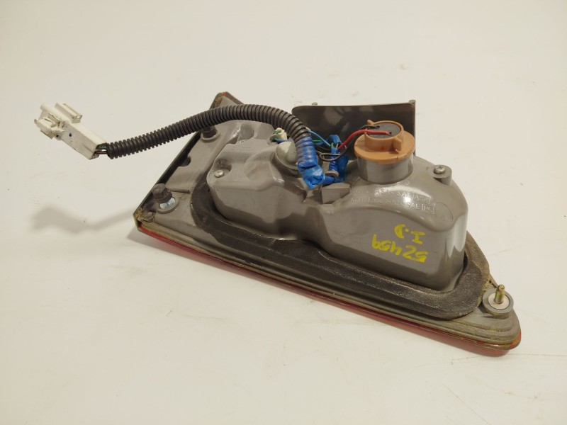 Recambio de piloto trasero derecho interior para lexus is200 (ds2/is2) 220d referencia OEM IAM 8158153070  