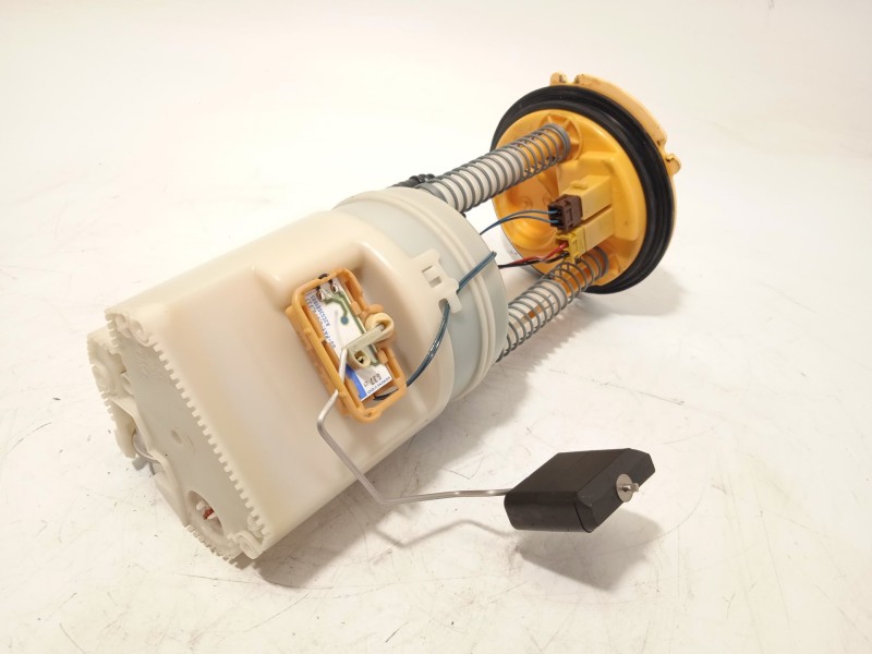 Recambio de bomba combustible para mercedes-benz clase b (w245) 2.0 cat referencia OEM IAM A1694700494  