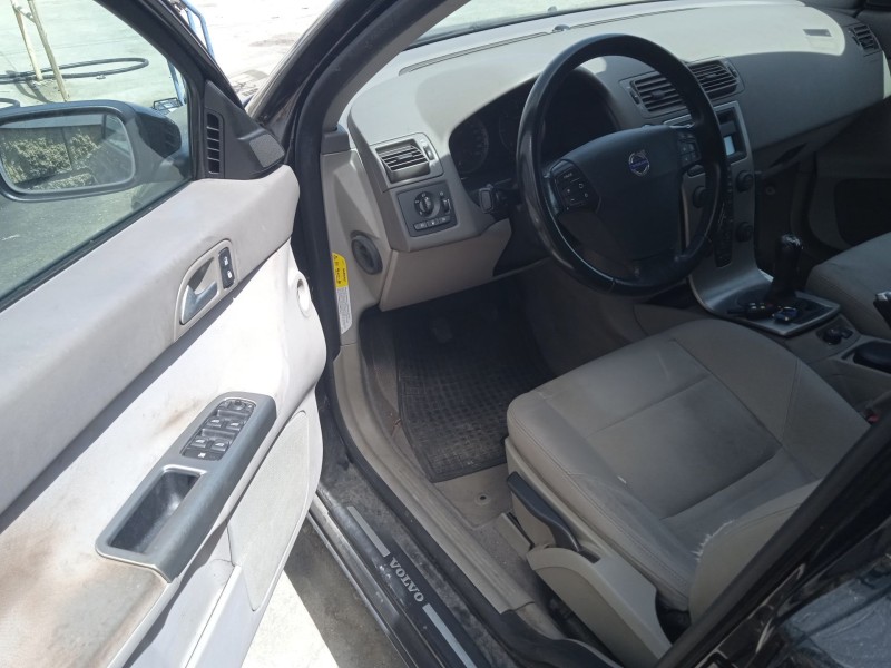 volvo v50 (545) del año 2004