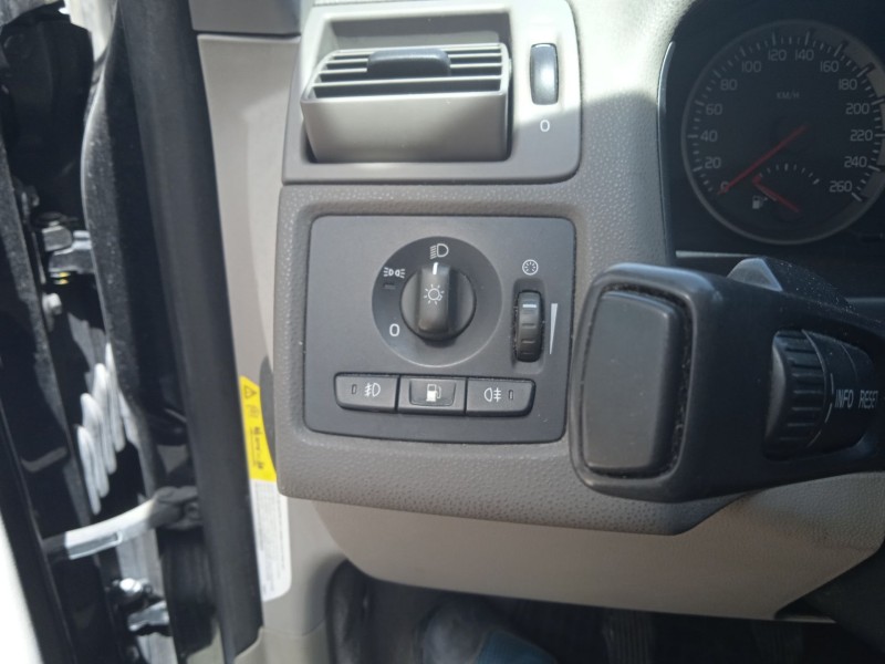 volvo v50 (545) del año 2004