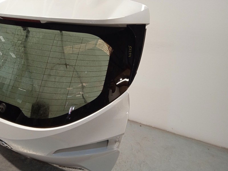 Recambio de porton trasero para toyota corolla (e21) referencia OEM IAM 6700502610  