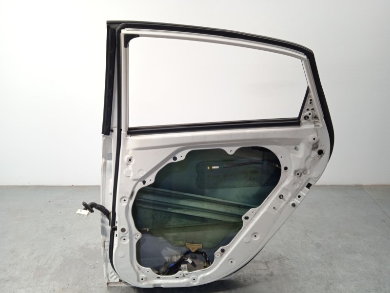 Recambio de puerta trasera derecha para hyundai i30 (gd) trend referencia OEM IAM 77004A6000  
