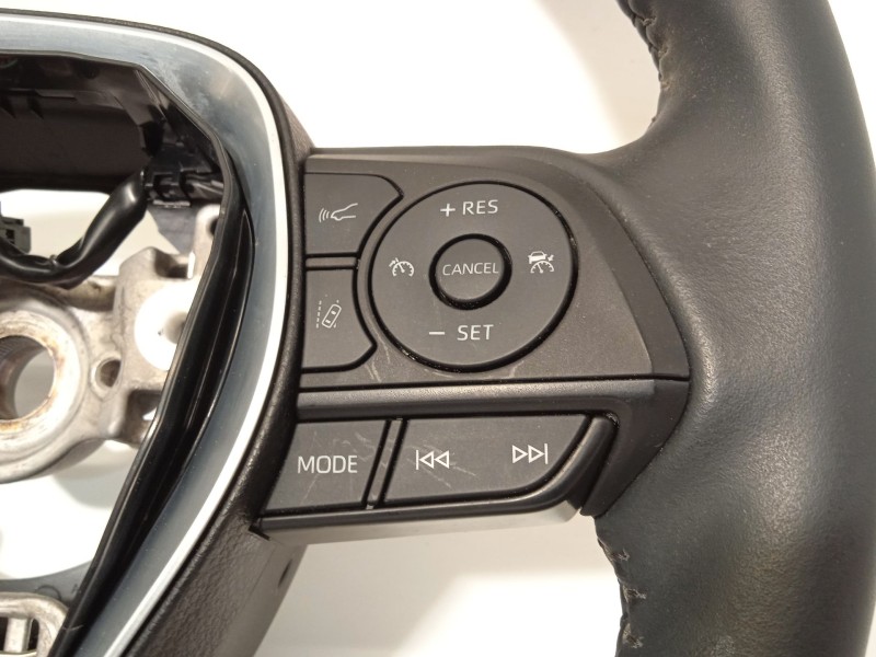 Recambio de volante para toyota corolla (e21) referencia OEM IAM 642597800D 4510202820C1 451000Z340