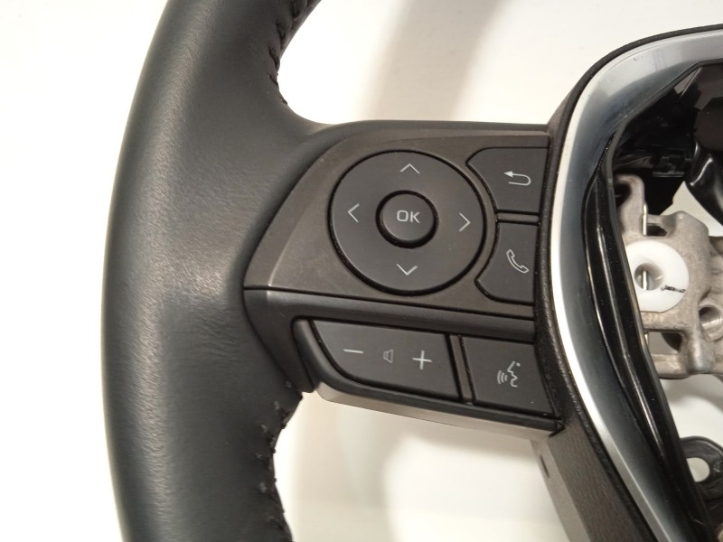 Recambio de volante para toyota corolla (e21) referencia OEM IAM 642597800D 4510202820C1 451000Z340