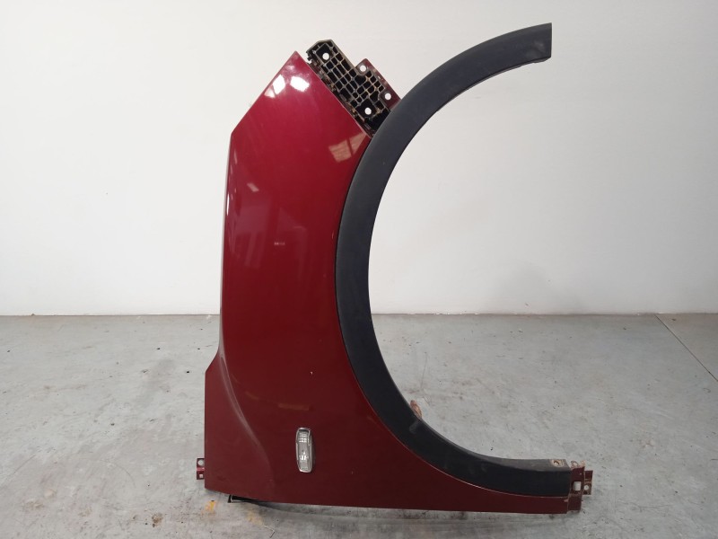 Recambio de aleta delantera derecha para ssangyong tivoli 1.2 referencia OEM IAM 5182135010  