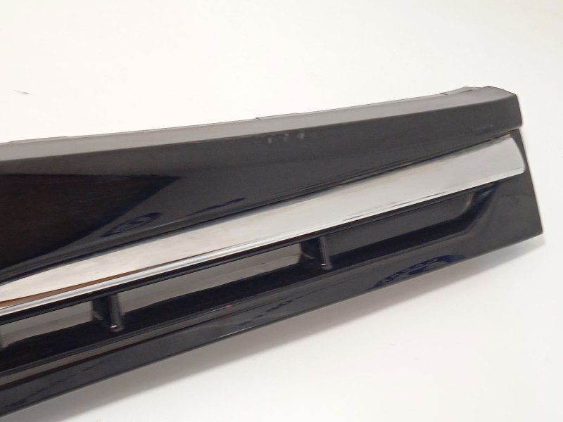 Recambio de rejilla delantera para ssangyong tivoli 1.2 referencia OEM IAM 7877135000 7875135000 