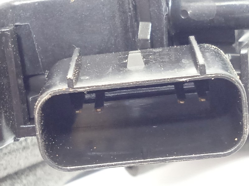 Recambio de cerradura puerta trasera izquierda para ssangyong tivoli 1.2 referencia OEM IAM 7131035001  