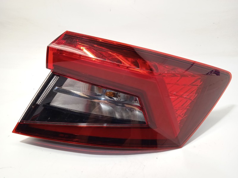 Recambio de piloto trasero derecho para skoda karoq (nu) 1.5 16v tsi act referencia OEM IAM 57A945208  