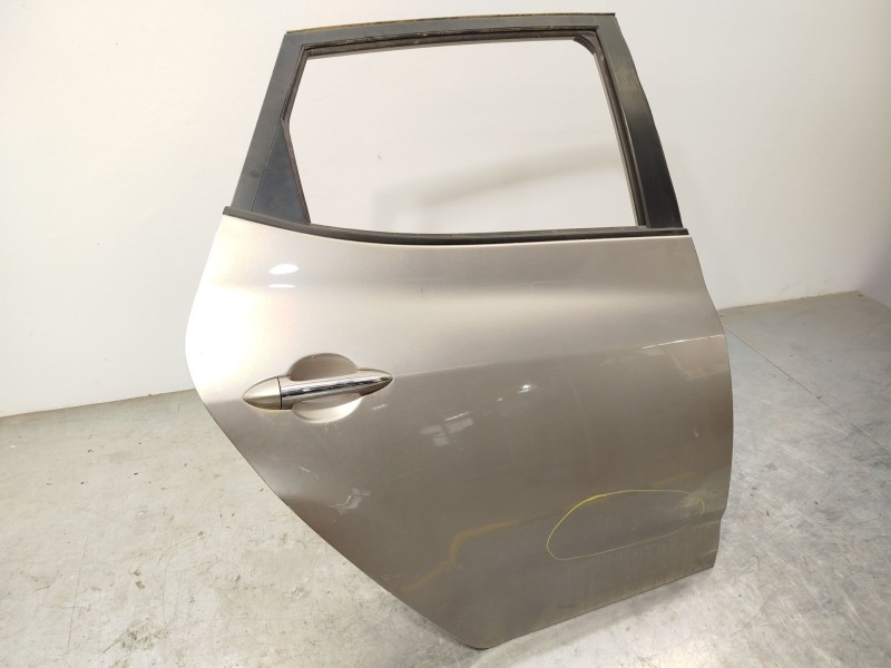 Recambio de puerta trasera derecha para hyundai ix20 1.6 cat referencia OEM IAM 770041K000  