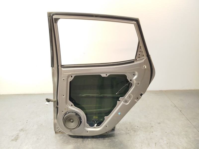 Recambio de puerta trasera derecha para hyundai ix20 1.6 cat referencia OEM IAM 770041K000  