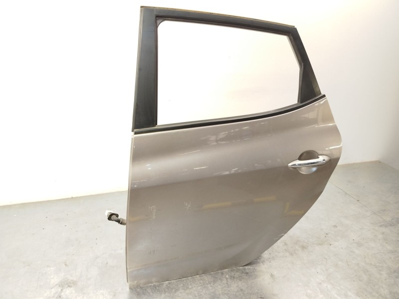 Recambio de puerta trasera izquierda para hyundai ix20 1.6 cat referencia OEM IAM 770031K000  