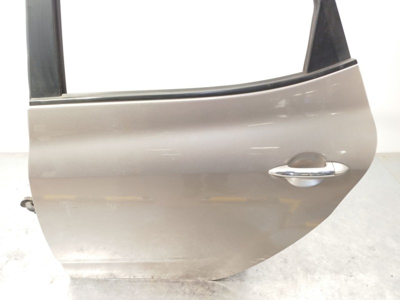 Recambio de puerta trasera izquierda para hyundai ix20 1.6 cat referencia OEM IAM 770031K000  