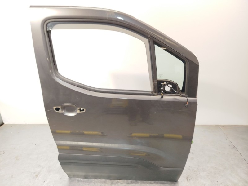 Recambio de puerta delantera derecha para peugeot rifter 1.2 puretech 110 referencia OEM IAM 9820423080  