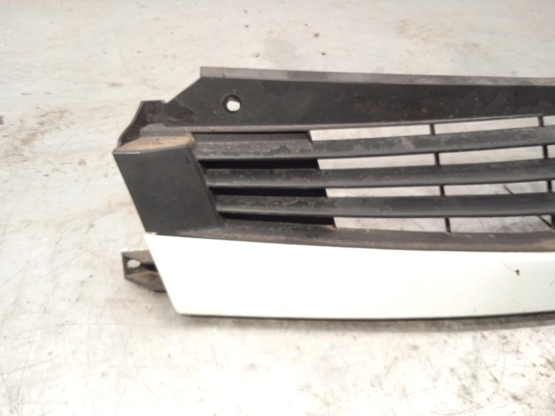 Recambio de rejilla delantera para renault master ii furgoneta (fd) 2.5 dci referencia OEM IAM 8200426365  