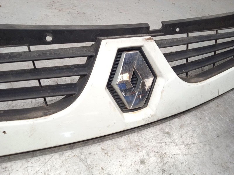Recambio de rejilla delantera para renault master ii furgoneta (fd) 2.5 dci referencia OEM IAM 8200426365  