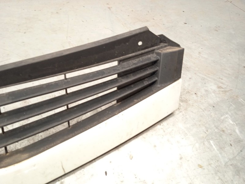 Recambio de rejilla delantera para renault master ii furgoneta (fd) 2.5 dci referencia OEM IAM 8200426365  