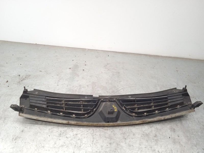 Recambio de rejilla delantera para renault master ii furgoneta (fd) 2.5 dci referencia OEM IAM 8200426365  