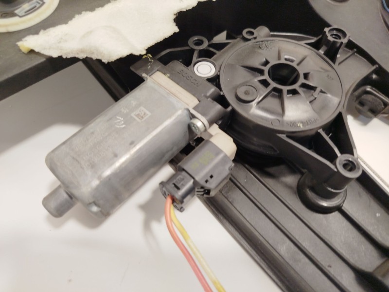 Recambio de elevalunas delantero izquierdo para peugeot rifter 1.2 puretech 110 referencia OEM IAM 9817212180 9817217780 