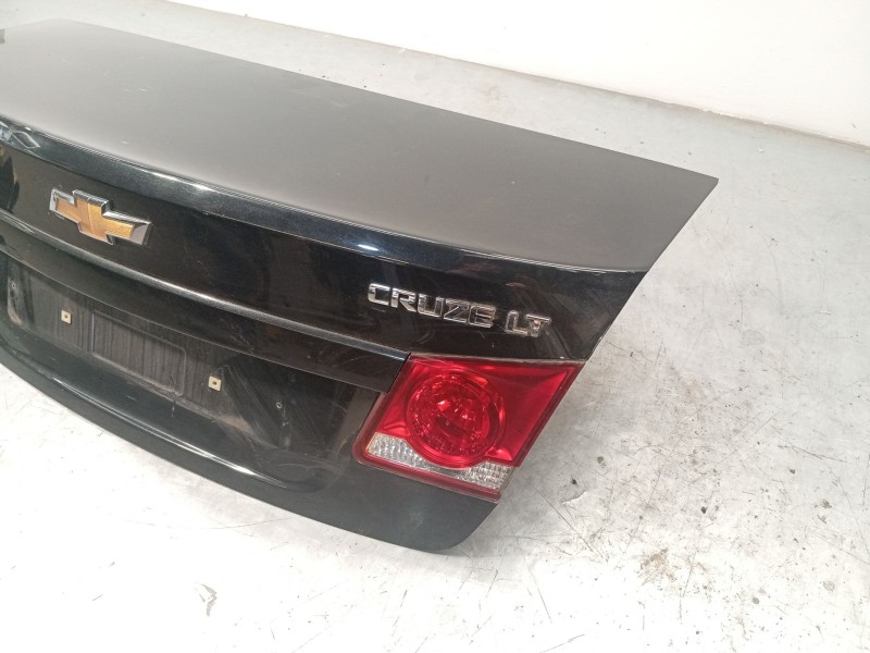 Recambio de tapa maletero para chevrolet cruze (j300) 2.0 cdi referencia OEM IAM 95950847  