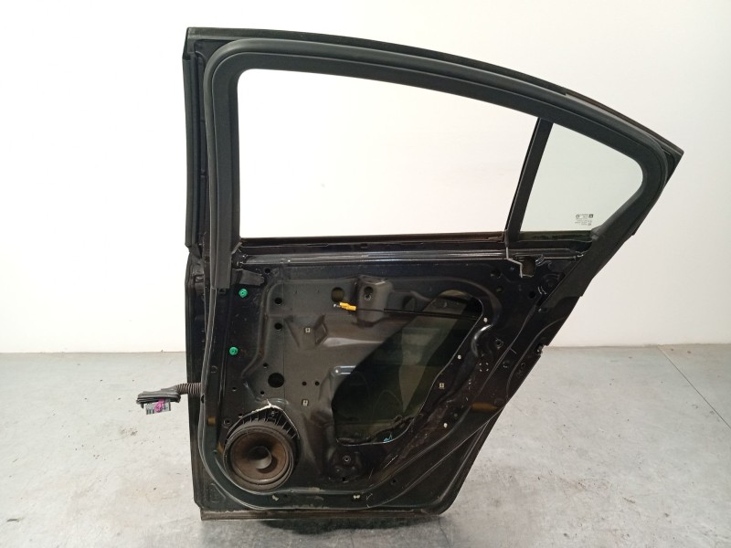 Recambio de puerta trasera derecha para chevrolet cruze (j300) 2.0 cdi referencia OEM IAM 95987764  