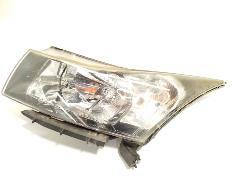 Recambio de faro izquierdo para chevrolet cruze (j300) 2.0 cdi referencia OEM IAM 95479488  