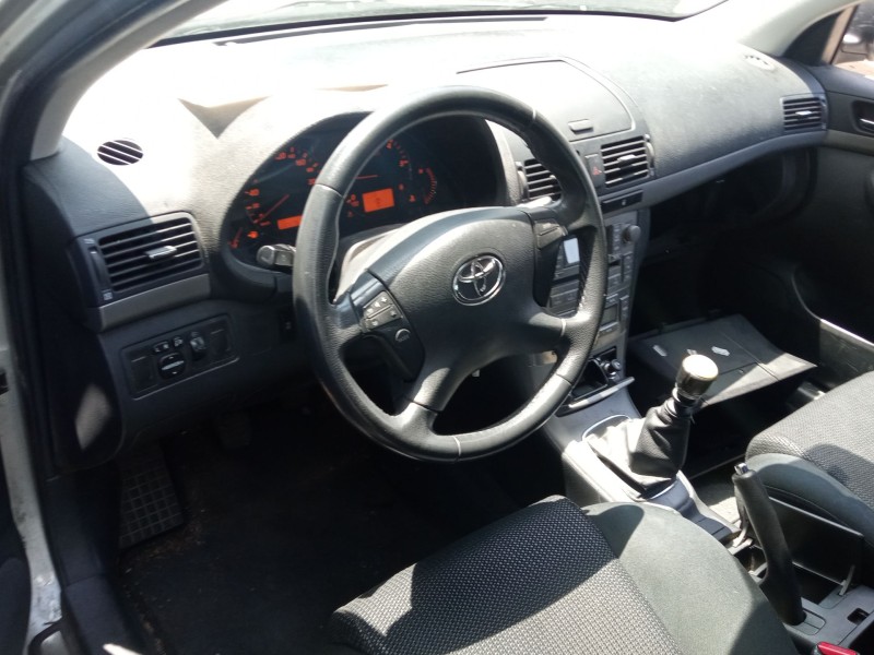 toyota avensis sedán (_t25_) del año 2007