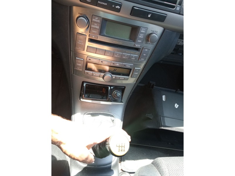 toyota avensis sedán (_t25_) del año 2007