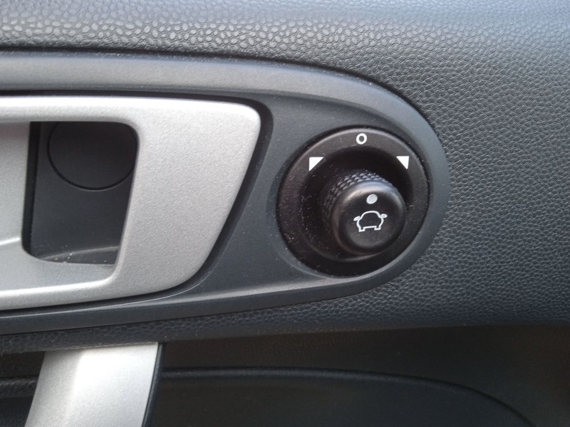 ford fiesta vi (cb1, ccn) del año 2012