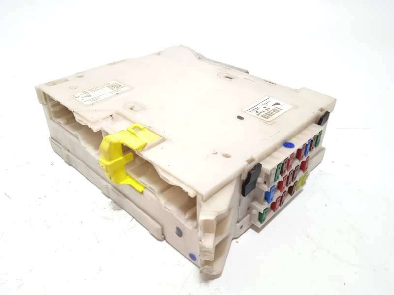 CAJA RELES / FUSIBLES 8273053052 