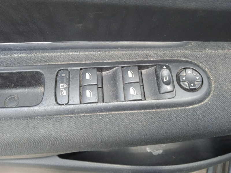 peugeot 5008 (0u_, 0e_) del año 2012