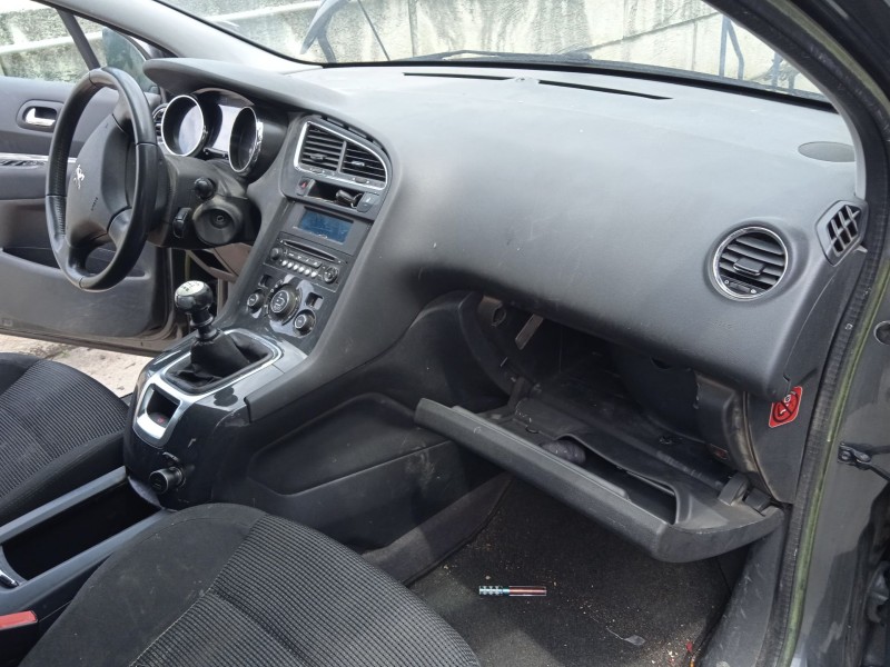 peugeot 5008 (0u_, 0e_) del año 2012