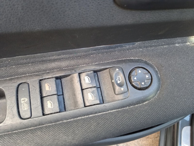 peugeot 5008 (0u_, 0e_) del año 2009