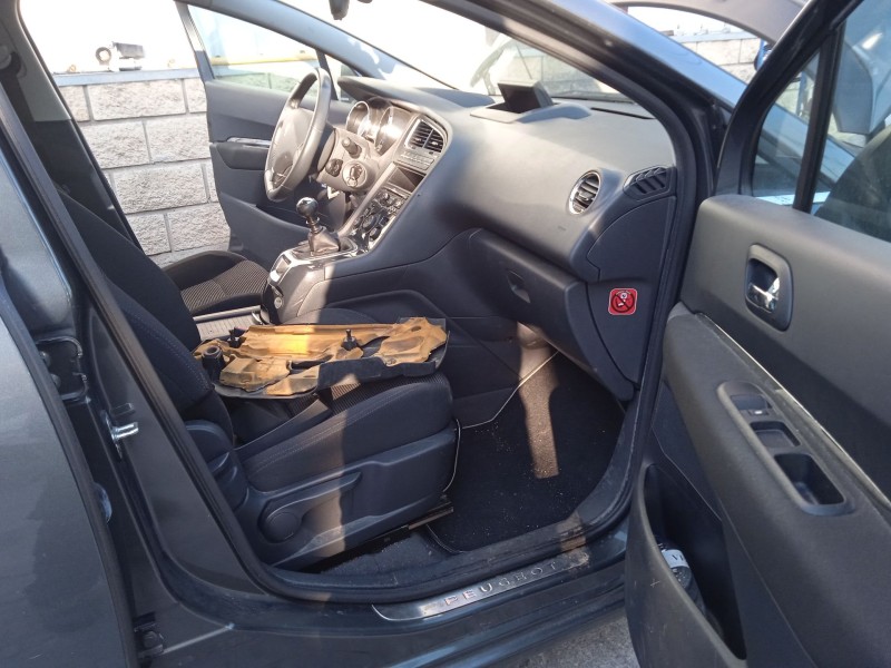 peugeot 5008 (0u_, 0e_) del año 2009