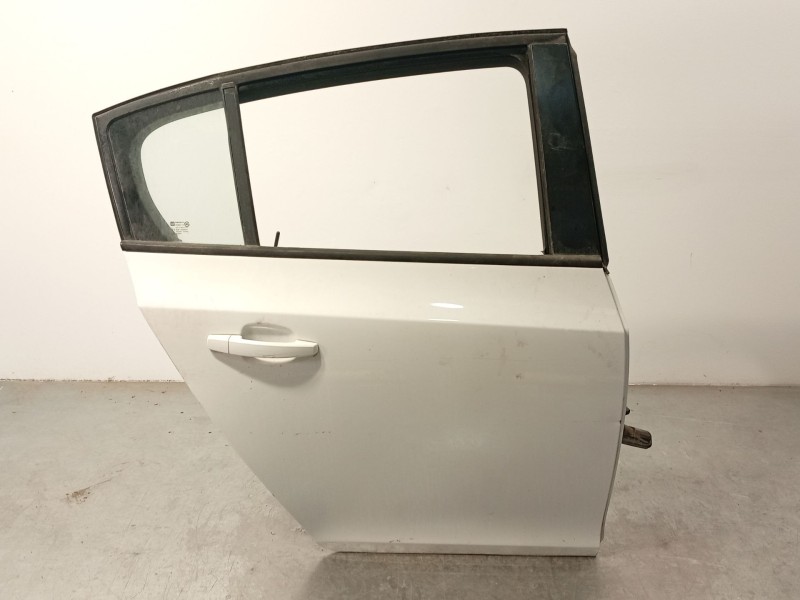 Recambio de puerta trasera derecha para chevrolet cruze (j300) 1.6 referencia OEM IAM 95476405  