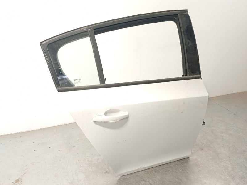 Recambio de puerta trasera derecha para chevrolet cruze (j300) 1.6 referencia OEM IAM 95476405  