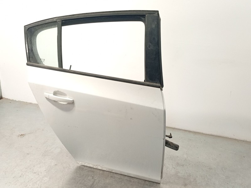 Recambio de puerta trasera derecha para chevrolet cruze (j300) 1.6 referencia OEM IAM 95476405  
