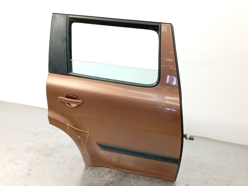 Recambio de puerta trasera derecha para skoda yeti (5l) 1.4 tsi referencia OEM IAM 5L0833056  