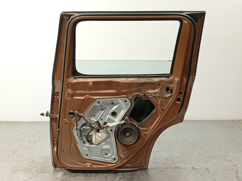 Recambio de puerta trasera derecha para skoda yeti (5l) 1.4 tsi referencia OEM IAM 5L0833056  