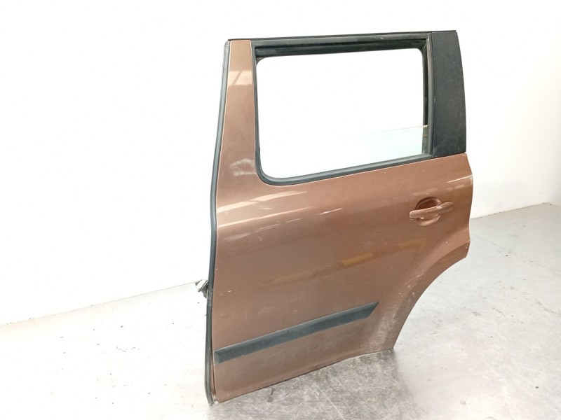 Recambio de puerta trasera izquierda para skoda yeti (5l) 1.4 tsi referencia OEM IAM 5L0833055  